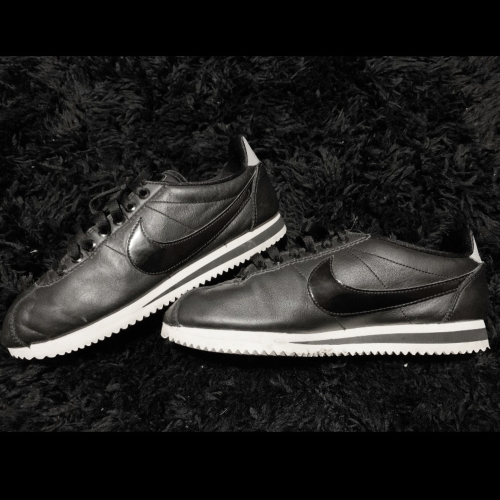 Used Black Nike Cortezes